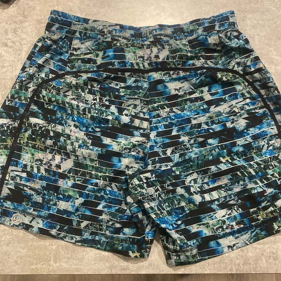 Lululemon blue seawheeze Pacebreaker
- 9” hemmed to 7”
- Linerless - Picture 2 of 4